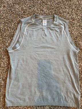 Gymshark Light Gray Men's Sleeveless Athletic Tank
